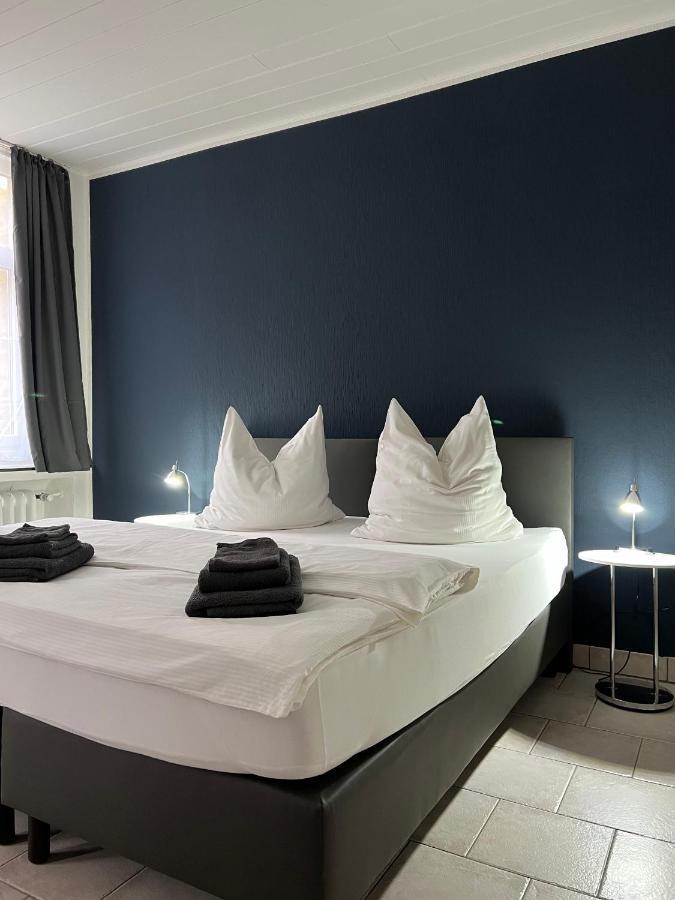 Hotel Monopol ฮิลเดน ภายนอก รูปภาพ