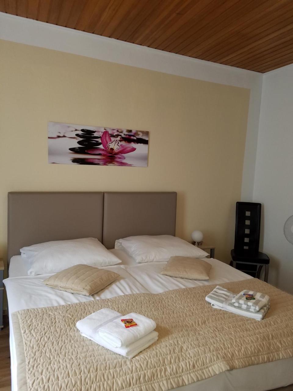 Hotel Monopol ฮิลเดน ภายนอก รูปภาพ