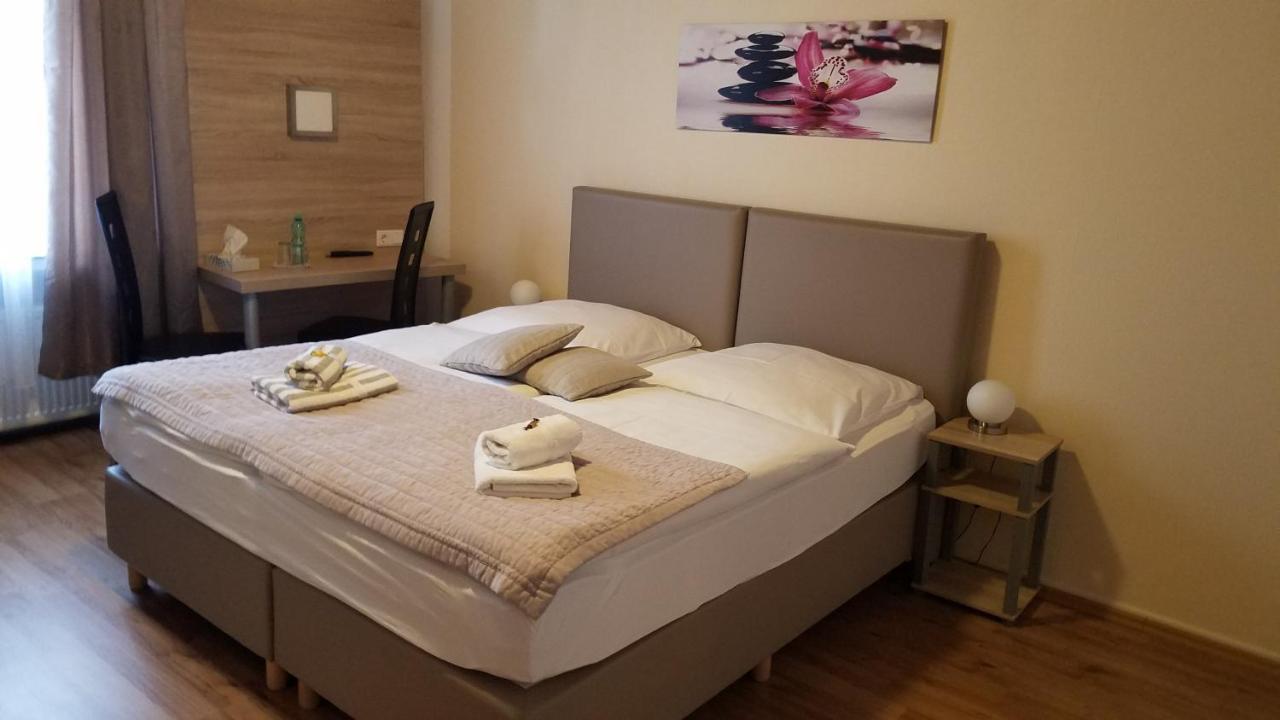 Hotel Monopol ฮิลเดน ภายนอก รูปภาพ