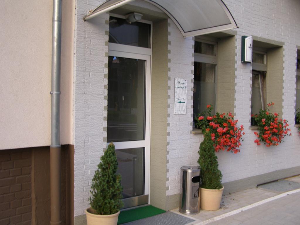 Hotel Monopol ฮิลเดน ภายนอก รูปภาพ
